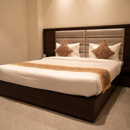 Hotel Smily Ludhiana Zewnętrze zdjęcie