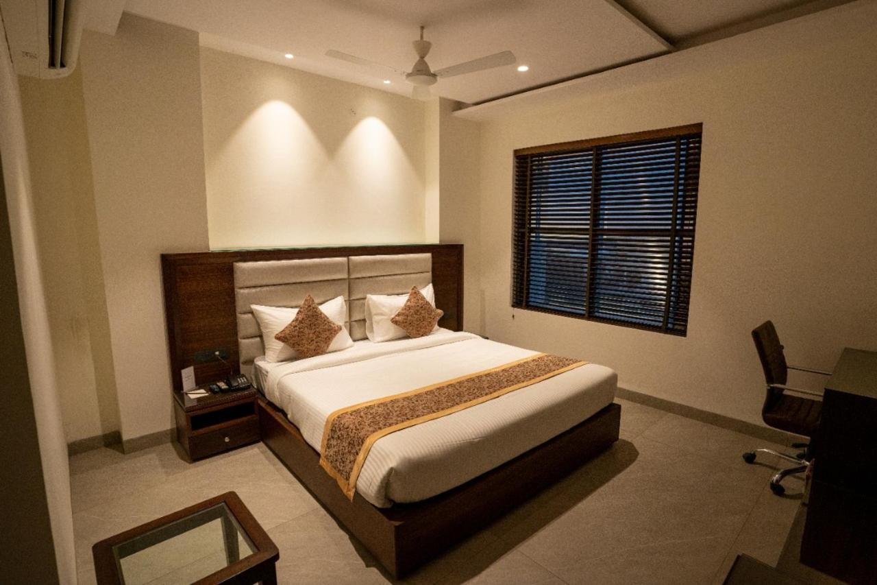 Hotel Smily Ludhiana Zewnętrze zdjęcie