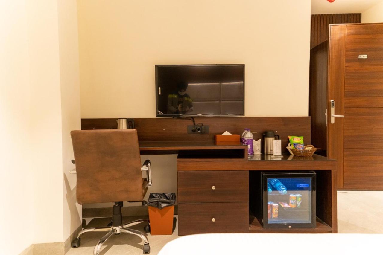 Hotel Smily Ludhiana Zewnętrze zdjęcie