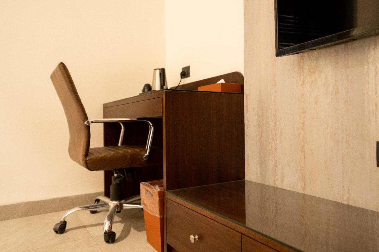 Hotel Smily Ludhiana Zewnętrze zdjęcie