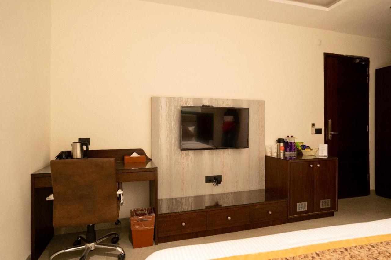 Hotel Smily Ludhiana Zewnętrze zdjęcie