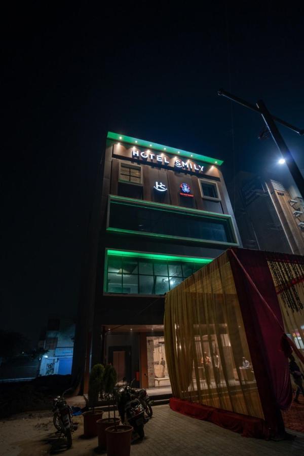 Hotel Smily Ludhiana Zewnętrze zdjęcie