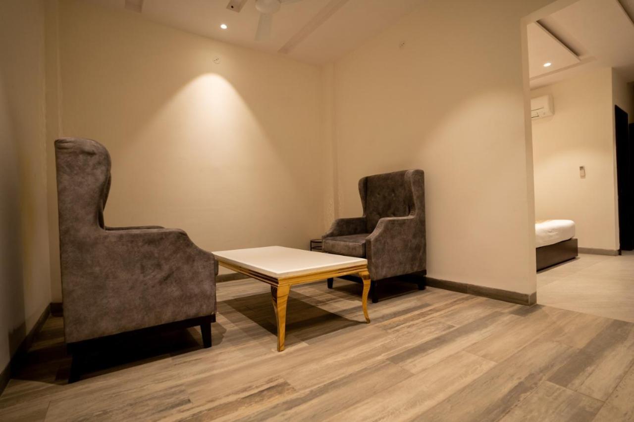 Hotel Smily Ludhiana Zewnętrze zdjęcie