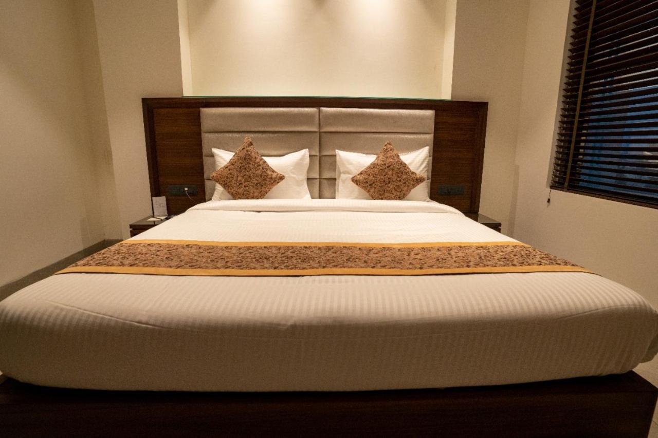 Hotel Smily Ludhiana Zewnętrze zdjęcie